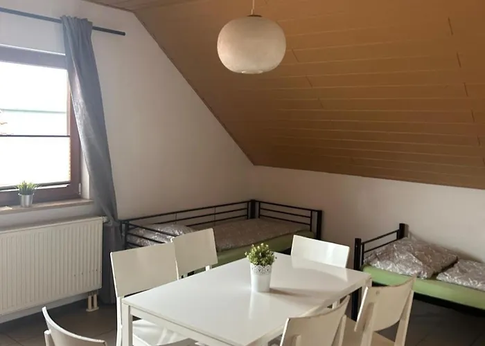 Zum Paradies בית הארחה 3*