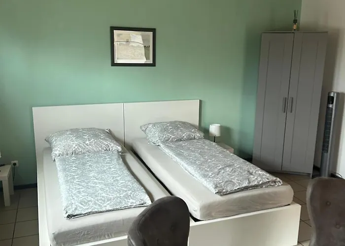 בית הארחה Zum Paradies 3*